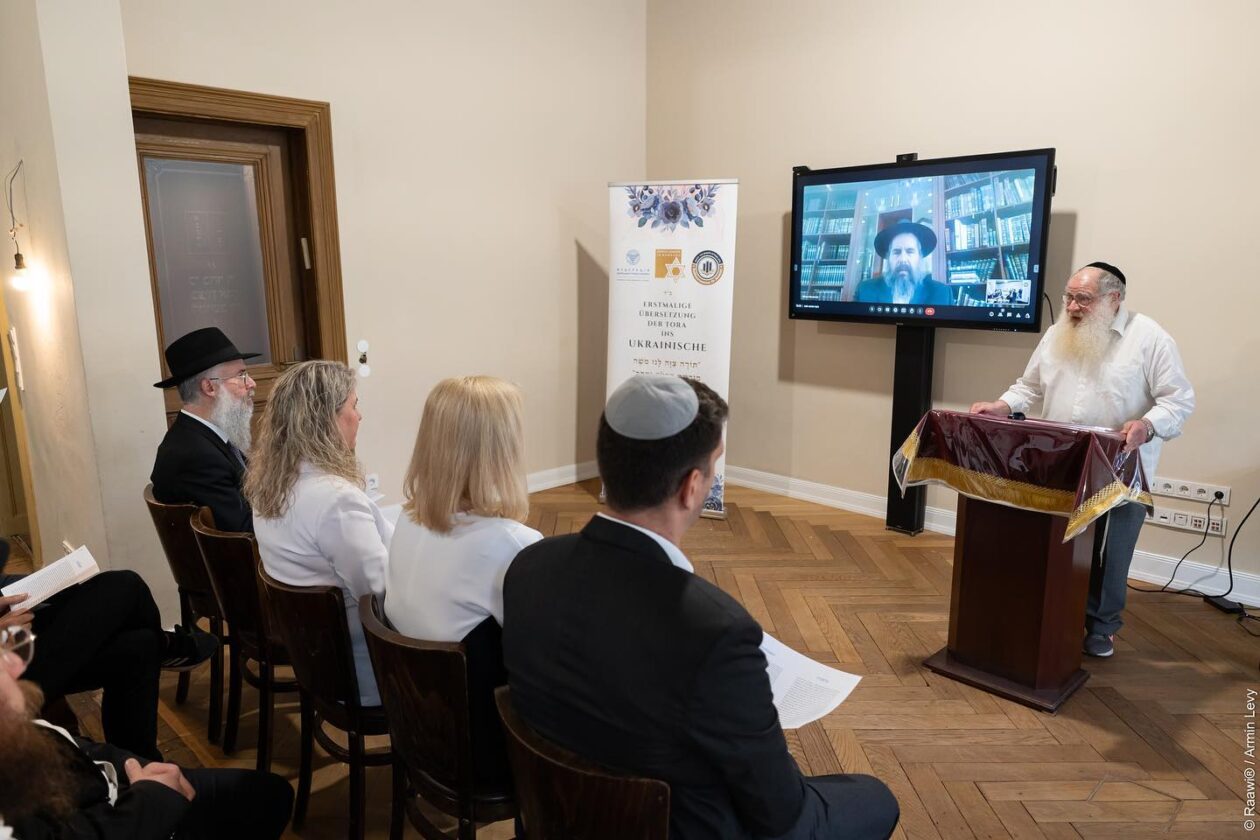 Тору вперше видадуть українською: як перекладають головну книгу юдеїв