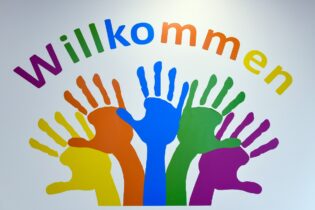 Bild für ثقافة الترحيب لم تختفِ: تقرير يكشف تضامن المجتمعات المحلية مع اللاجئين