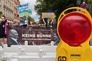 Bild für Протест проти Нетребко у Берліні – фоторепортаж