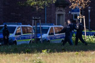 Bild für برلين: اعتقال ثلاثة مشتبه بانتمائهم لحماس بعد شراء أسلحة لهجمات محتملة