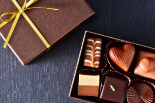 Bild für ارتفاع أسعار الشوكولا في عيد الميلاد يزيد أعباء تكلفة الهدايا