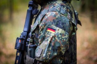 Bild für چقدر نیروهای مسلح آلمان در برابر افراط‌گرایی آسیب‌پذیر هستند؟