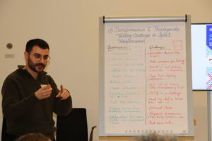 أحد المشاركين