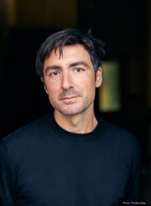 إلكر تشاتاك- مخرج الفيلم