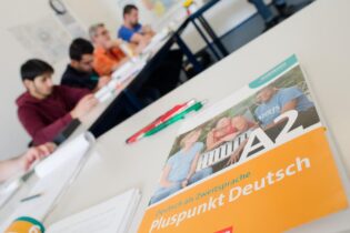 Bild für المكتب الاتحادي للهجرة واللاجئين يقلّص التمويل المخصص لكورسات الاندماج 