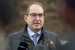 Bild für طرح تازه وزارت داخله آلمان برای ورود سریع‌تر پناهجویان به بازار کار