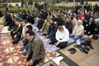 Bild für برلين تحتفي بعيد الفطر بفعاليات دينية ومجتمعية