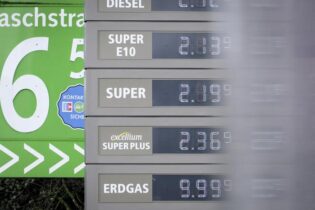 Bild für آیا شرکت‌های نفتی از افزایش قیمت سوخت سودجویی می‌کنند؟