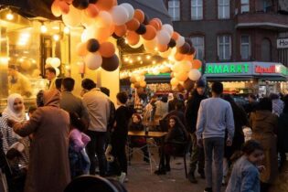 Bild für عيد الفطر بعيداً عن الوطن: كيف تصنع النساء المسلمات طقوس وبهجة العيد في ألمانيا؟