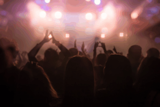 Bild für جدل واسع بعد ترديد “ألمانيا للألمان، الأجانب إلى الخارج” في حفلة للأطفال 